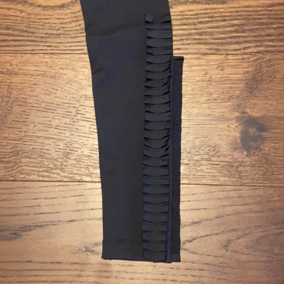 Black lululemon - Picture 2 of 4